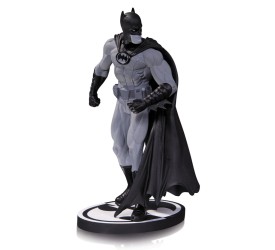 Batman Black and White Statue Gary Frank 22 c..