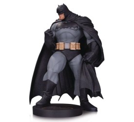 DC Comics Designer Series Mini Statue Batman ..