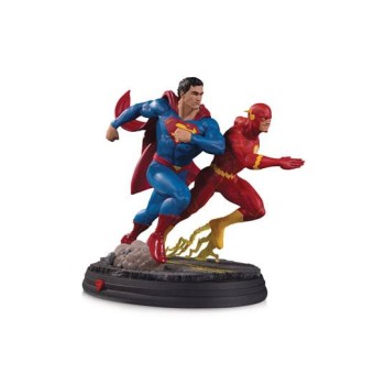 DC Gallery Statue Superman vs The Flash Racing 2nd Edition 26 cm