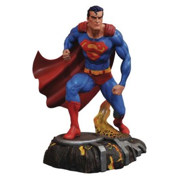 DC Gallery PVC Statue Superman 25 cm