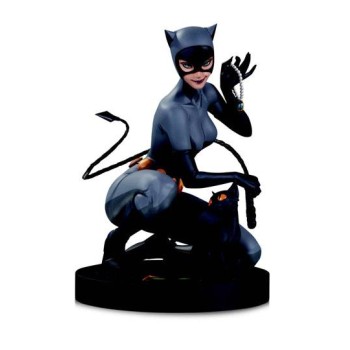 DC Designer Series Statue Catwoman by Stanley Artgerm Lau 19 cm