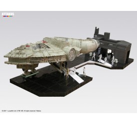 Death Star diorama Milleniom Falcon and Final..