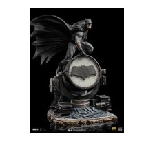 Zack Snyder's Justice League Deluxe Art Scale Statue 1/10 Batman on Batsignal 28 cm