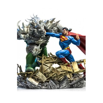 DC Comics Battle Diorama 1/6 Superman vs Doomsday by Ivan Reis 42 cm
