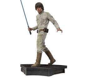 Star Wars Episode V Premium Format Figure Luk..